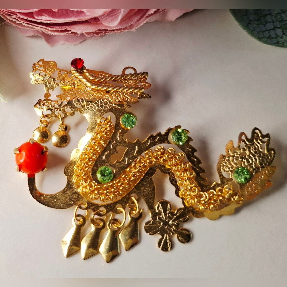 Vintage 80s ✨️🐉Jewelled Golden Chinese Dragon Necklace/Brooch